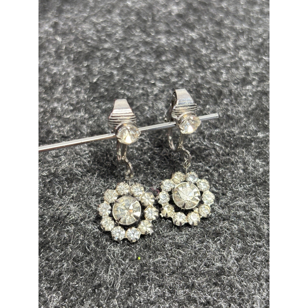 VINTAGE SILVERTONE CRYSTALS FLORAL BROOCH PIN with clip on earrings - Picture 8 of 13